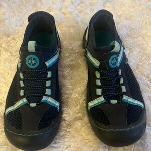 J41 Walking or Water Shoes Size 6